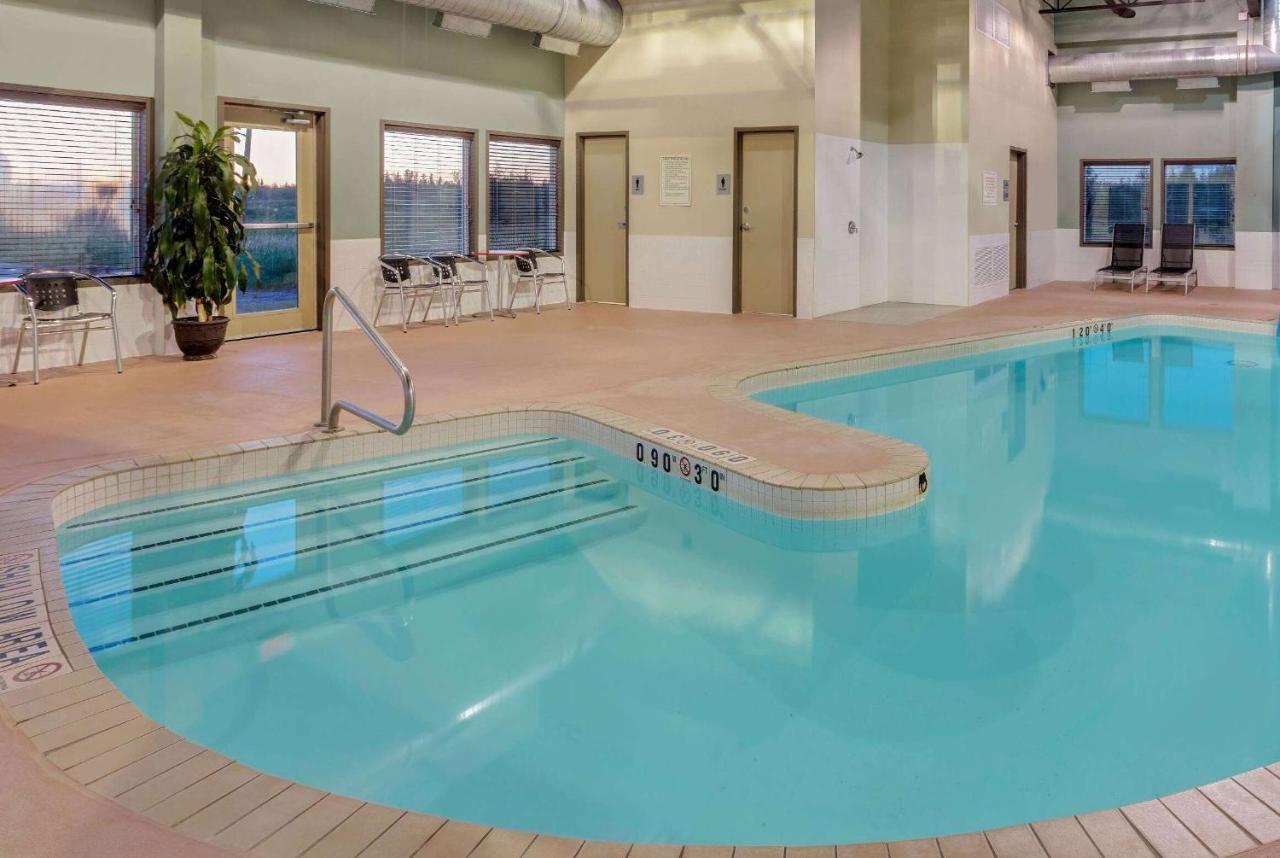 Hotel Super 8 By Wyndham Kapuskasing Esterno foto